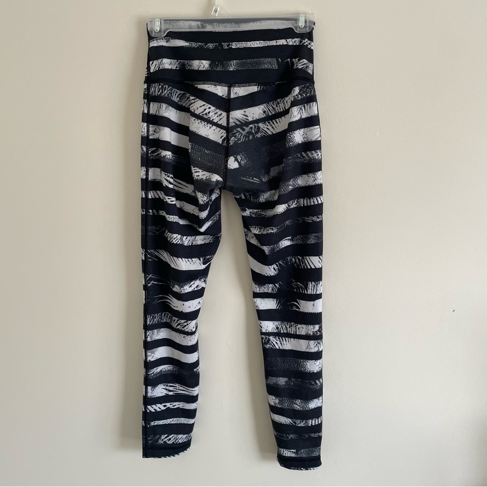Lululemon Wunder Under Crop II - Picture 4 of 4
